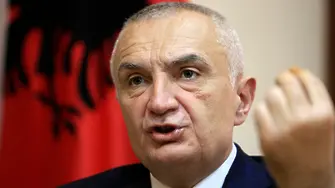 Албанският парламент отстрани президента от длъжност