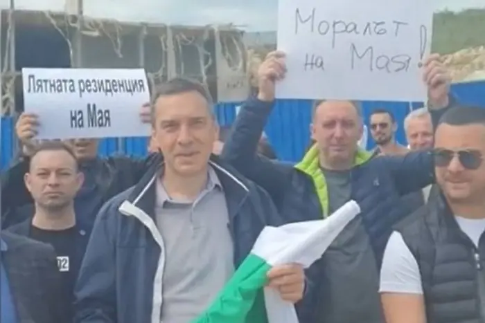 Кметът на Бургас поведе активисти на ГЕРБ срещу Мая Манолова