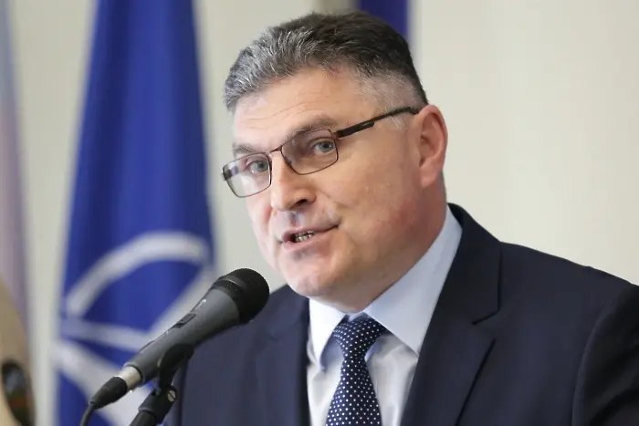Министър Панайотов: Не можем да торпилираме кораб за 10 минути отклонение от курса