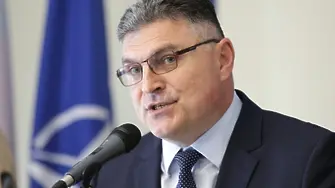 Министър Панайотов: Не можем да торпилираме кораб за 10 минути отклонение от курса