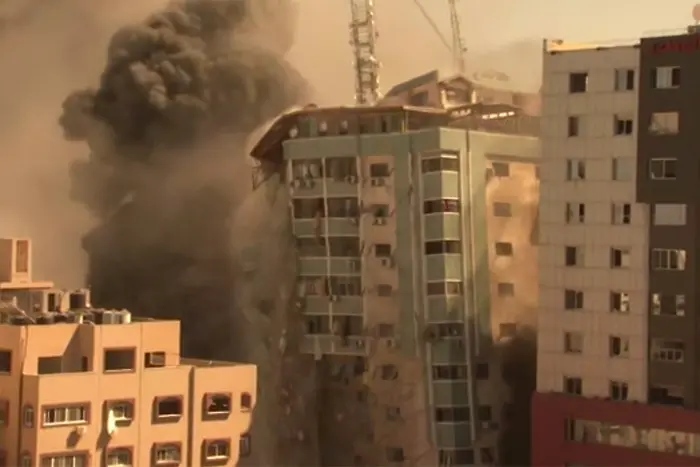 Израелски удар срути сграда с офиси на 