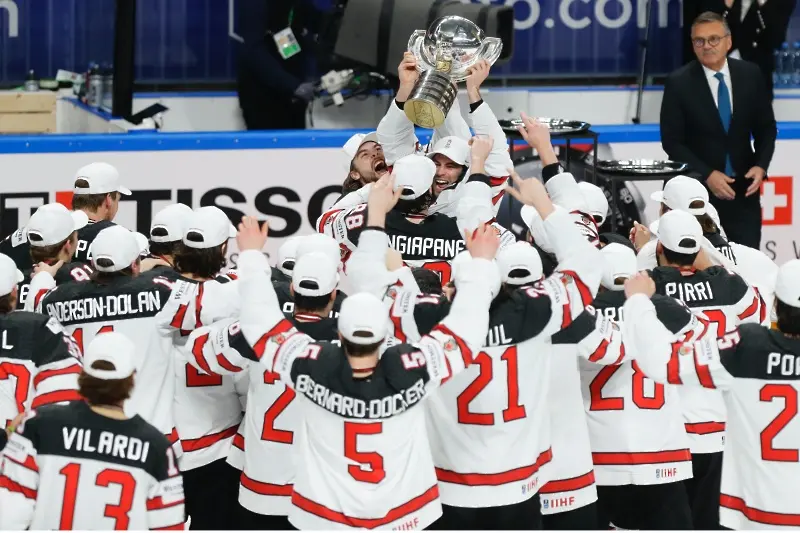 Канада сътвори малко чудо и взе световната титла в хокея (СНИМКИ)