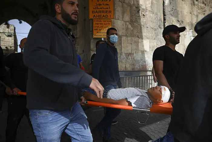 Поне 180 ранени палестинци на протестите в Йерусалим