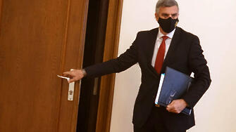 На последното си заседание преди изборите в неделя служебният кабинет