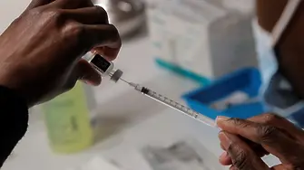 И Албания: задължителна ваксинация за администрацията и търговските центрове