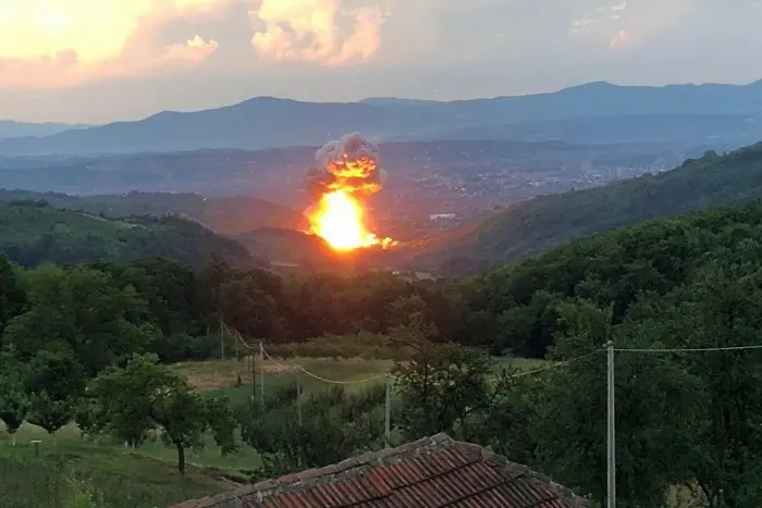 Взрив в завод за муниции разтърси Централна Сърбия