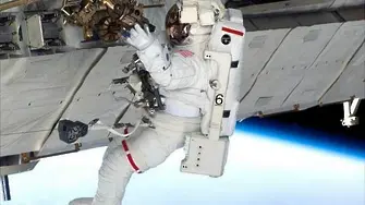 Американски и френски космонавт излязоха в открития космос от МКС