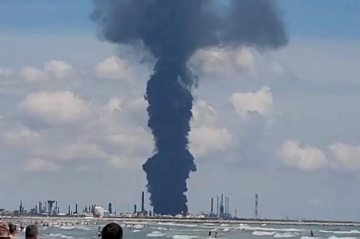 Няма замърсяване в Черно море след експлозията в рафинерия в Румъния