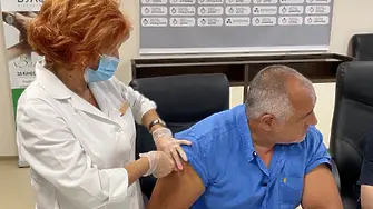 Борисов най-сетне се ваксинира. С 
