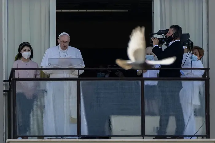 Папа Франциск призова за мир в Куба