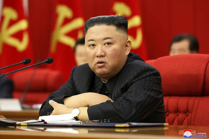 Ким бил заслабнал. Севернокорейци плачат по телевизията
