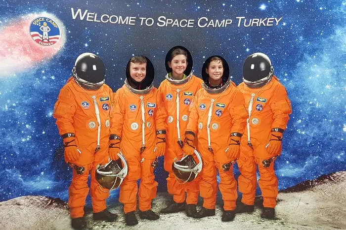 Наши ученици - отличени в лагер за космическо обучение
