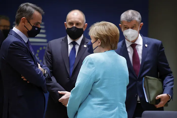 Изтокът поряза Макрон и Меркел за среща ЕС-Путин
