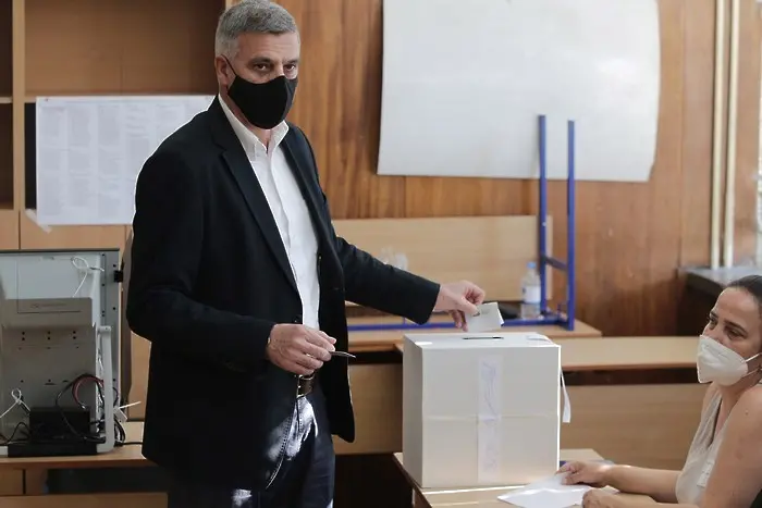 Премиерът Стефан Янев призова за активност и стабилен кабинет след вота