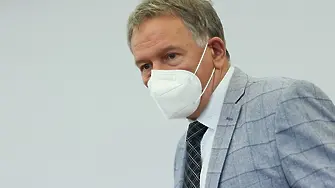 Партии искат оставката на Кацаров