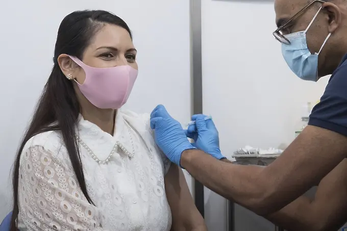 Гърция вероятно ще въведе задължително ваксиниране за някои групи хора