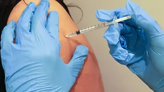 Защо и ваксинирани се разболяват от COVID-19?