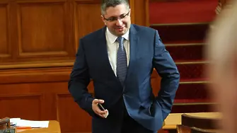 Николай Нанков плаши говорителя на служебния кабинет със съд заради пътните договори