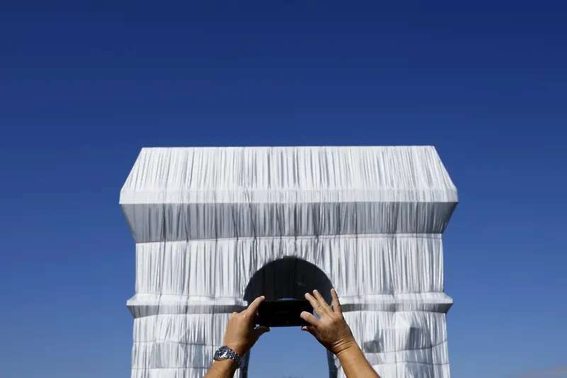 6 млн. туристи са посетили опакованата от Кристо Триумфална арка