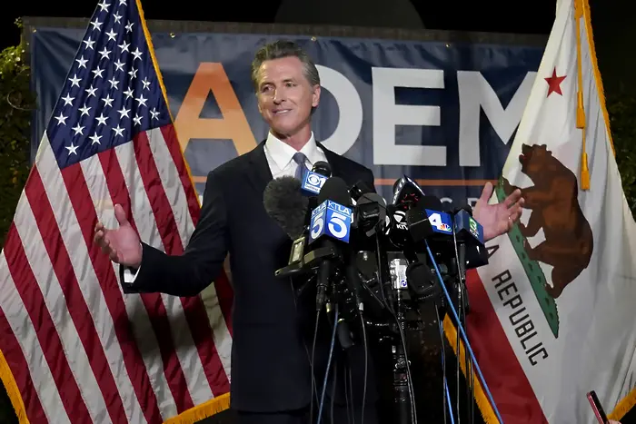 Губернаторът на Калифорния запази поста си след изборите