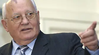 Горбачов зове руснаците да изключат всяка възможност за узурпация