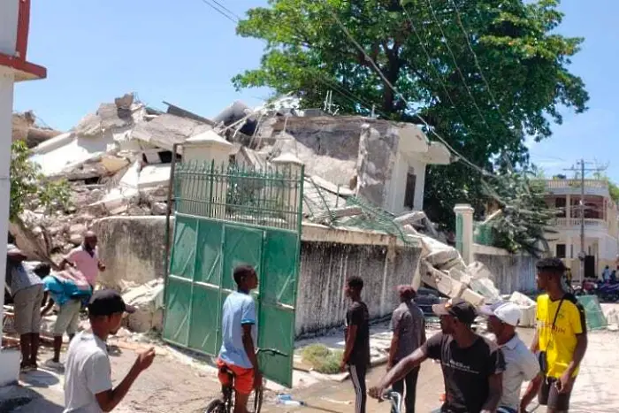 Най-малко 29 души са загинали при земетресението в Хаити (СНИМКИ)