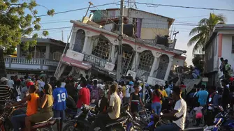 Жертвите в Хаити - над 700 души (СНИМКИ)