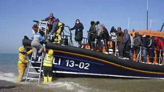 Великобритания ще отклонява в морето кораби с мигранти, прекосяващи Ламанша