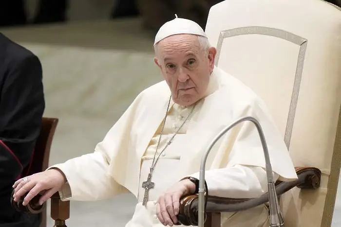 Папата вече може да яде всичко след тежка операция