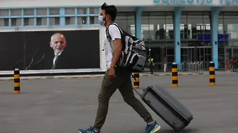 Най-малко петима загинаха на летището в Кабул