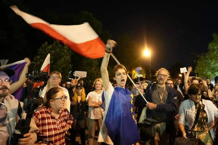 Полша скандализира Европа и САЩ с нови спорни закони