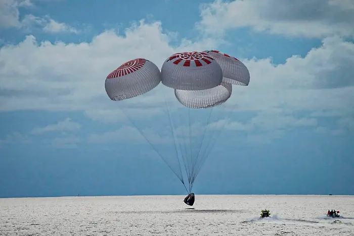 Космически туристи се приводниха край Флорида