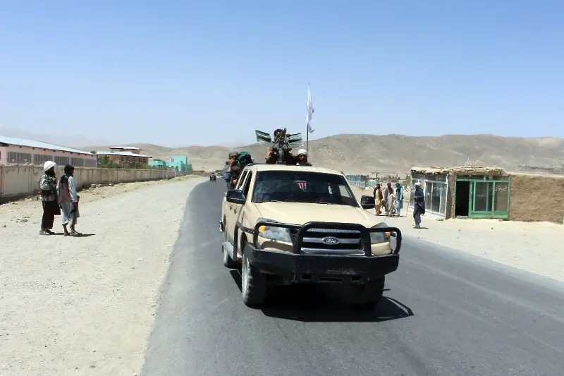Президентът на Афганистан водел консултации за спиране на войната