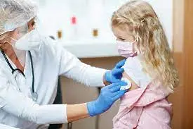Британски експерт препоръчва ваксинацията на децата срещу COVID-19