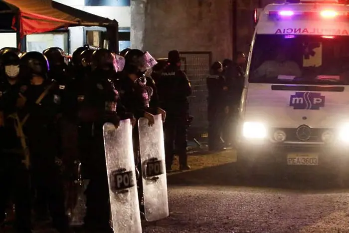 Банди се колят в еквадорски затвор. 116 убити