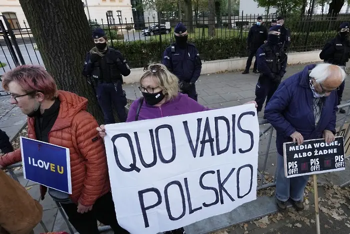 Полша ще похарчи над $400 млн. за стена по границата с Беларус