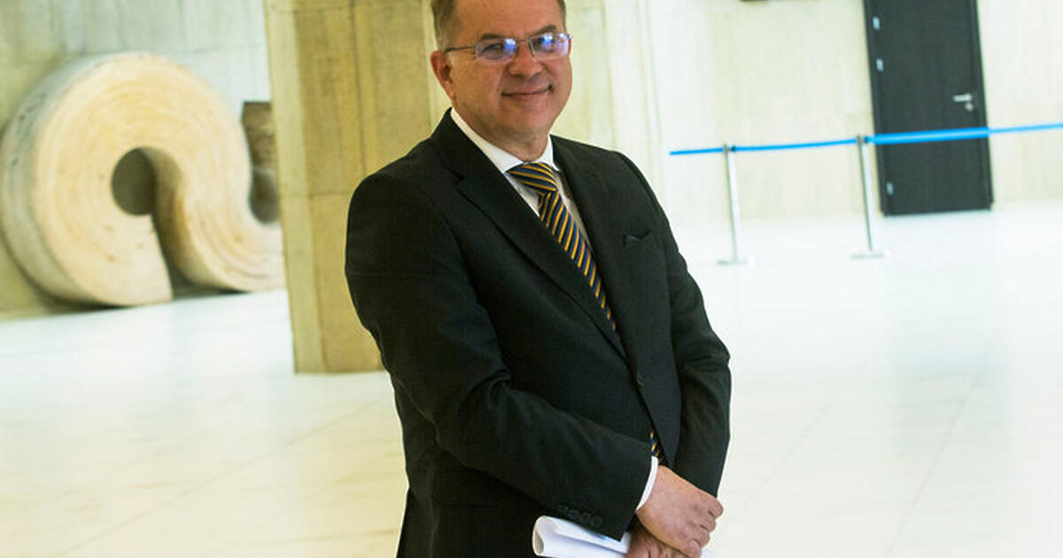 Г-н Чолаков, застанахте начело на инициативния комитет, издигнал проф. Анастас