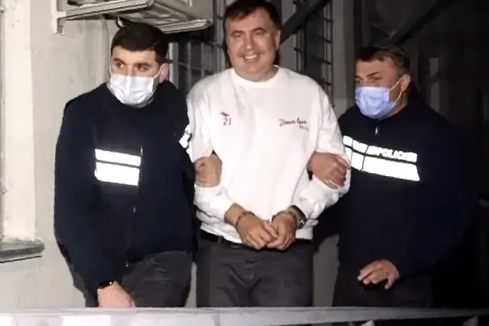 Саакашвили от ареста призова грузинците да гласуват