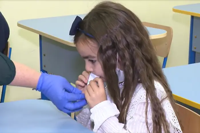 Проучване: бързите антигенни тестове не са много надеждни при деца