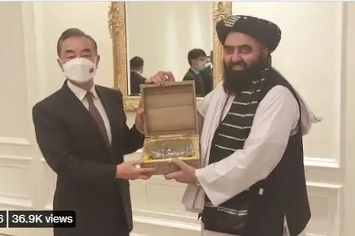 Външните министри на Китай и талибаните се срещнаха в Доха