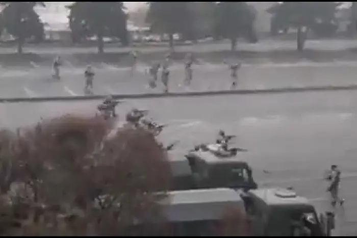 Армия стреля по протестиращи в Алмати, десетки убити(ВИДЕО)