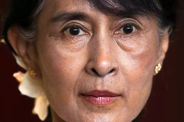 Бившата лидерка на Мианма Аун Сан Су Чжи бе осъдена на 4 г. затвор
