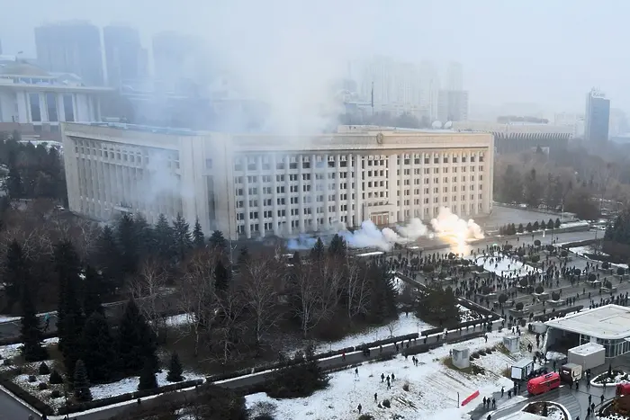Скок на цените подпали бунт за свобода в Казахстан (СНИМКИ)