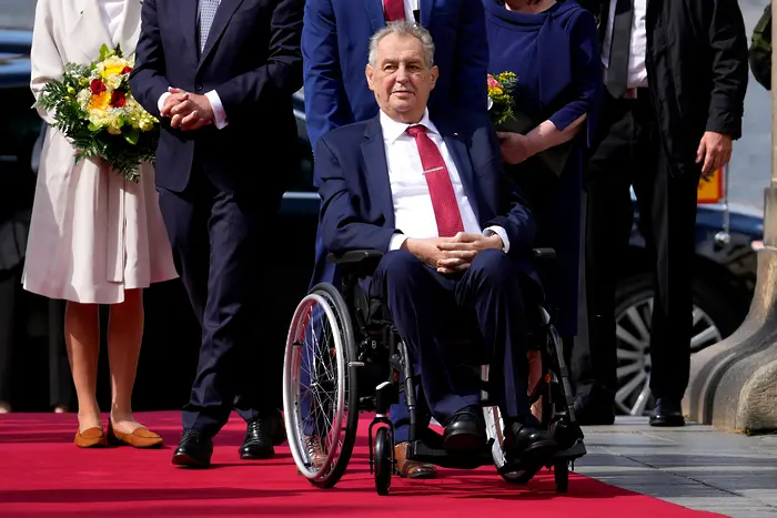 Чешкият президент пак е в болница. Сега - с COVID-19