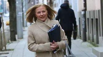 Йорданова внася сигнал срещу Гешев - за придобиване на фирма