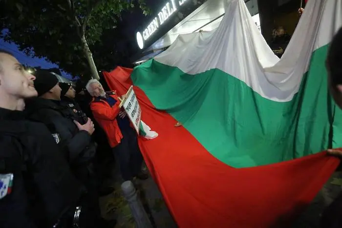Недоволство пред турското посолство в София (СНИМКИ)