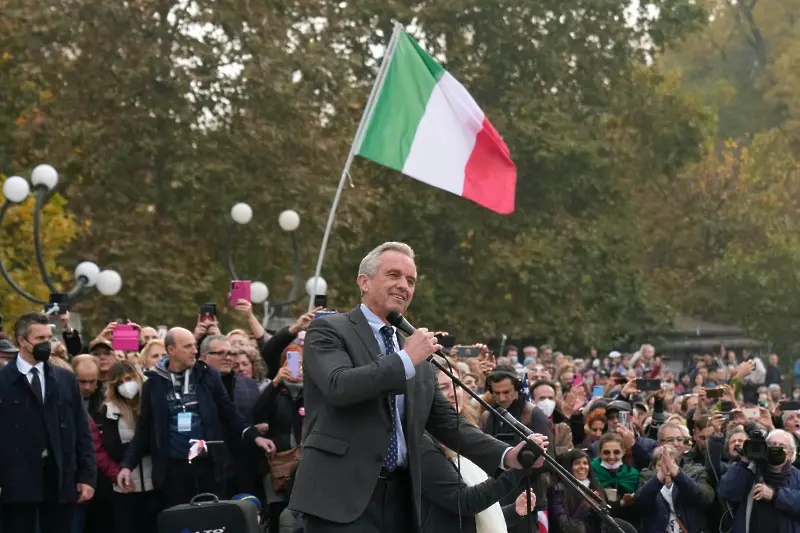 Хиляди италианци протестират срещу правителството заради мерките
