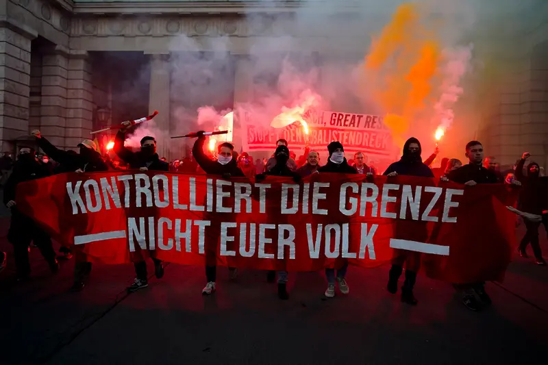 Десетки хиляди виенчани протестират срещу локдауна в Австрия