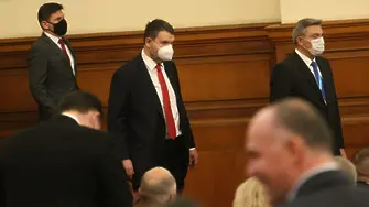 PolitiCheck: Пеевски е бил на 33 заседания на парламента, от 55 е отсъствал