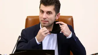 Кирил Петков е с отрицателен PCR тест, заминава за Скопие